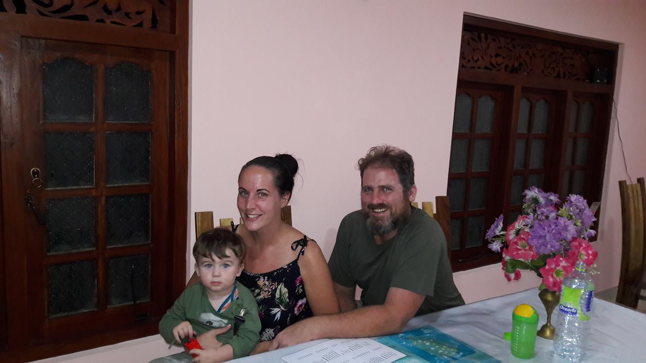 Apple Sara Home Stay Kandy Esterno foto
