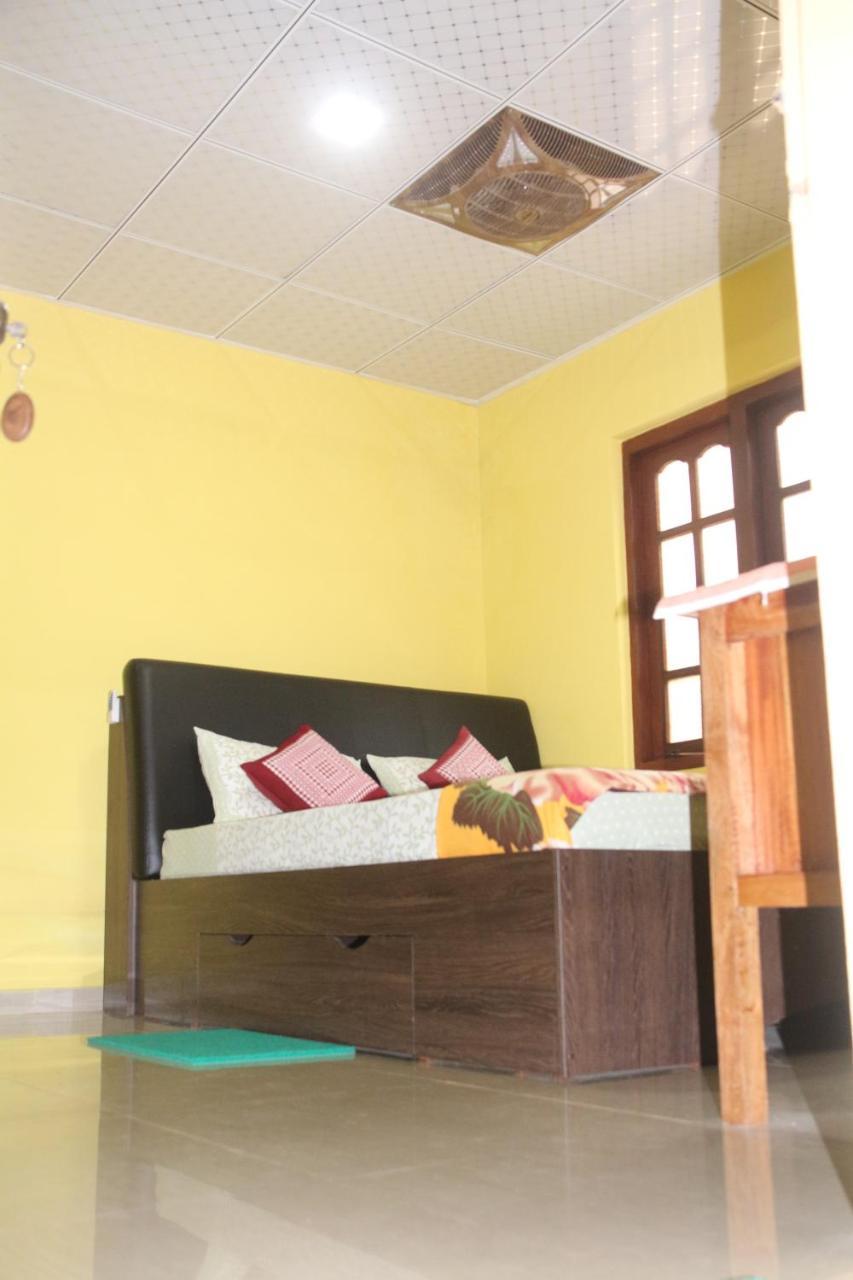 Apple Sara Home Stay Kandy Esterno foto