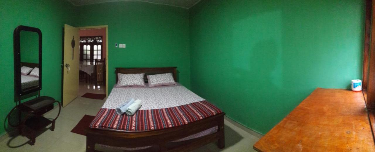 Apple Sara Home Stay Kandy Esterno foto